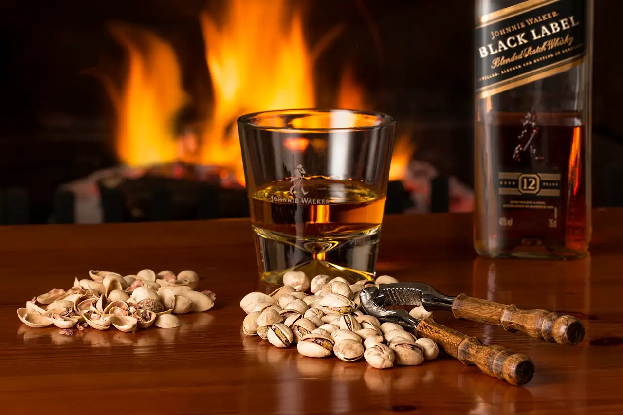 Variedades de Whisky: conoce la amplia gama de variedades de whisky, desde el suave whisky de malta hasta el potente whisky de centeno.